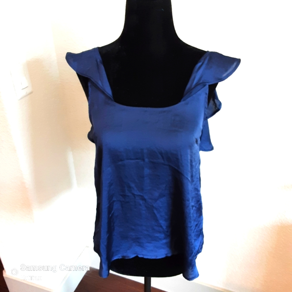 ♡♡♡♡♡  NWOT Ruffle sleeves low back sleeveless blouse